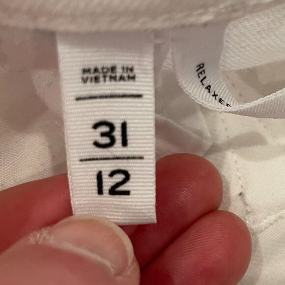 LOFT Cotton White Relaxed Skinny Fit Mid Rise Denim Stretch Shorts, Size 12 - Picture 4 of 13